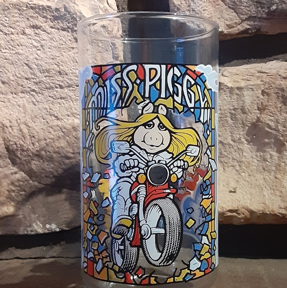 Vintage 1981 Miss Piggy The Great Muppet Caper Collector's Glass - VGC - Picture 5 of 5
